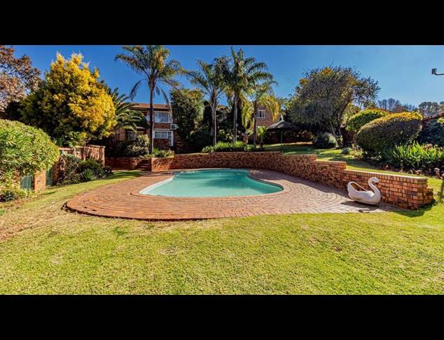 2 BEDROOM TOWNHOUSE FOR SALE IN NORTHCLIFF